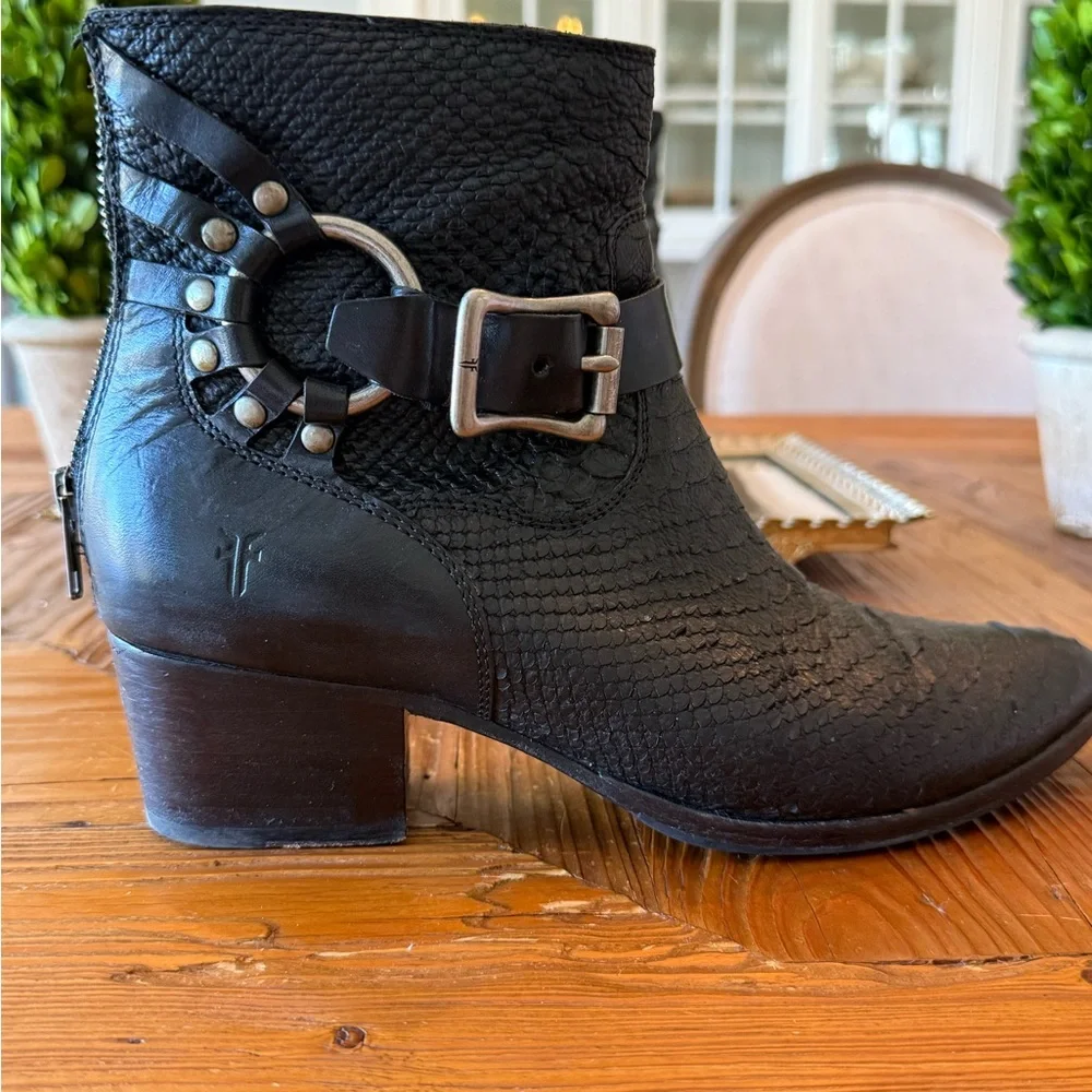 Frye Black Textured Leather Boot with Branded Interior/Size 8